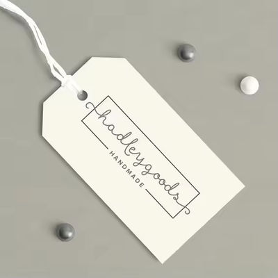 İyi bir fiyat. Erkek ve Kadın Yaka Askı Etiketi için Özel Giyim Etiketi Kartı çevrimiçi